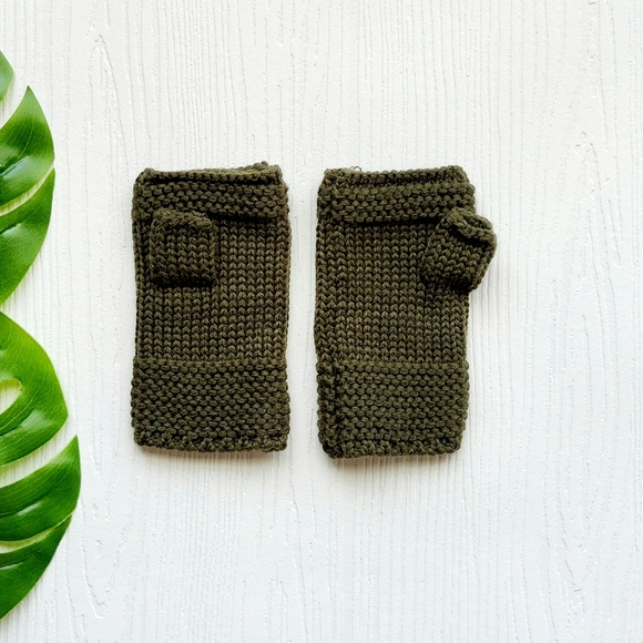 Dark Green Cross Knitted Fingerless Sweater Gloves - Picture 3 of 8